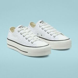 EUC Size 5 Converse Chuck Taylor All Star Lift Ox Lo Tops